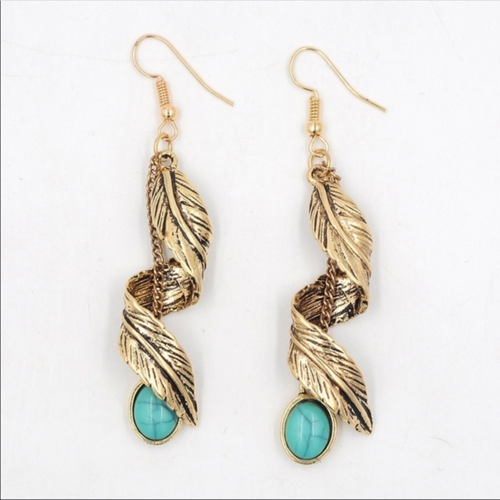2X$39 ABSOLUTELY GORGEOUS TO WEAR WITH YOUR SEASON OUTFITS - Picture 3 of 5